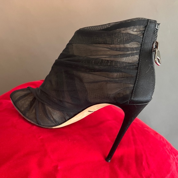 ⭐️🎉HOST PICK 🎉⭐️ Dolce & Gabbana Sheer Net Shoe - Picture 7 of 12